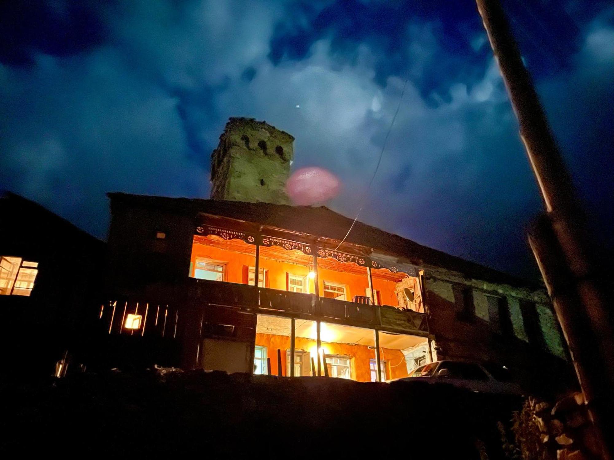 Old House Hotel Adishi Buitenkant foto