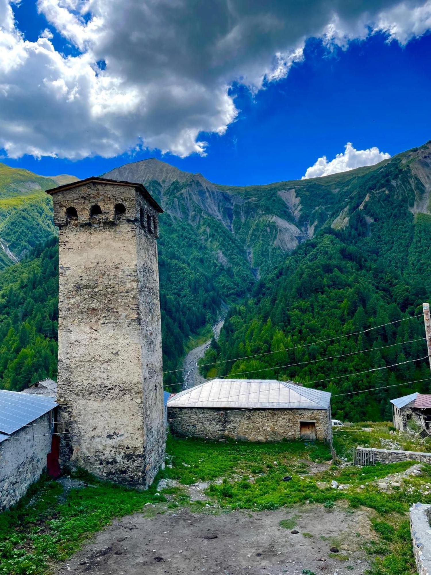 Old House Hotel Adishi Buitenkant foto